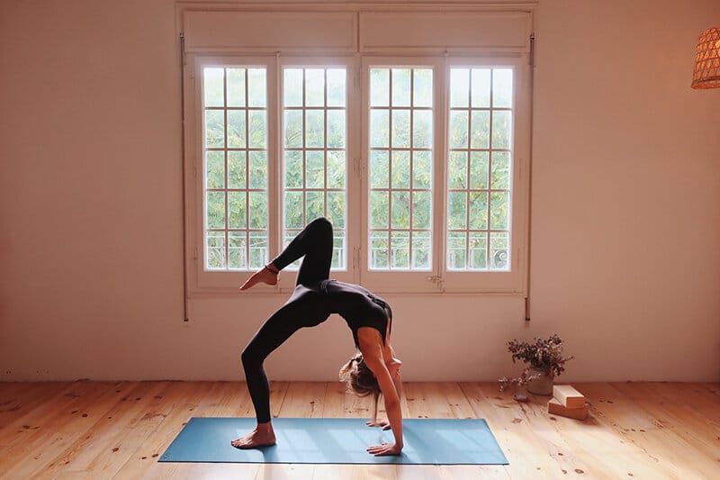 Hombres famosos que practican yoga